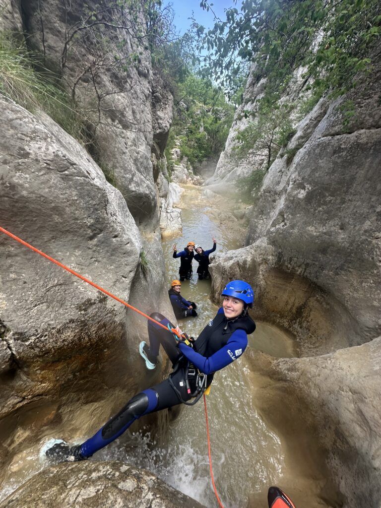 reforç negre perforat